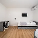 Bright 2bdr With Balcony - Free Parking Daire Saraybosna