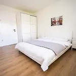 Daire Bright 2bdr With Balcony - Free Parking