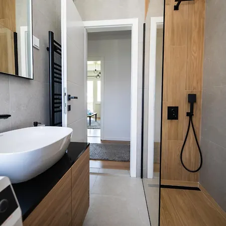 アパート Bright 2bdr With Balcony - Free Parking *