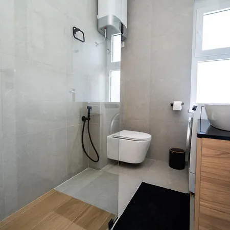 Bright 2bdr With Balcony - Free Parking * Sarajevo