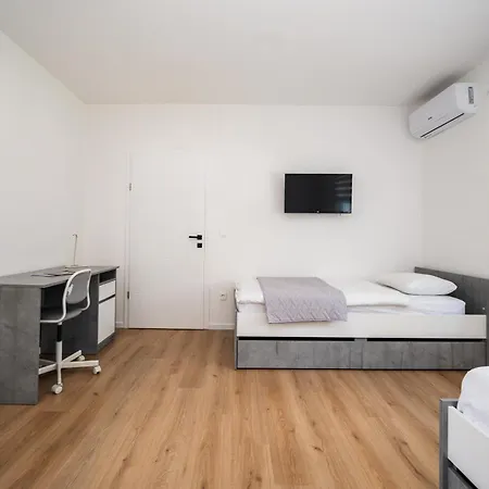 Bright 2bdr With Balcony - Free Parking Apartment Sarajevo