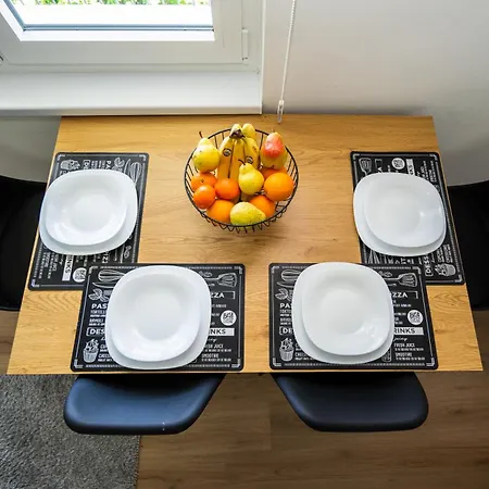 Bright 2bdr With Balcony - Free Parking * サラエヴォ