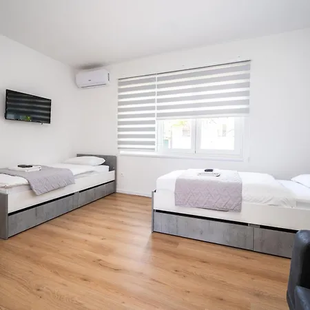 Bright 2bdr With Balcony - Free Parking * Saraybosna