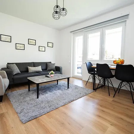 Apartment Bright 2bdr With Balcony - Free Parking Sarajevo