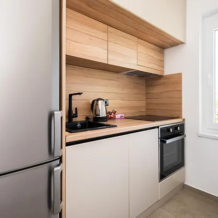 Bright 2bdr With Balcony - Free Parking サラエヴォ