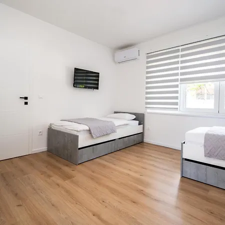 Bright 2bdr With Balcony - Free Parking *