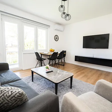 Bright 2bdr With Balcony - Free Parking * Sarajevo