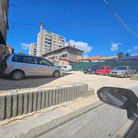 Bright 2bdr With Balcony - Free Parking *